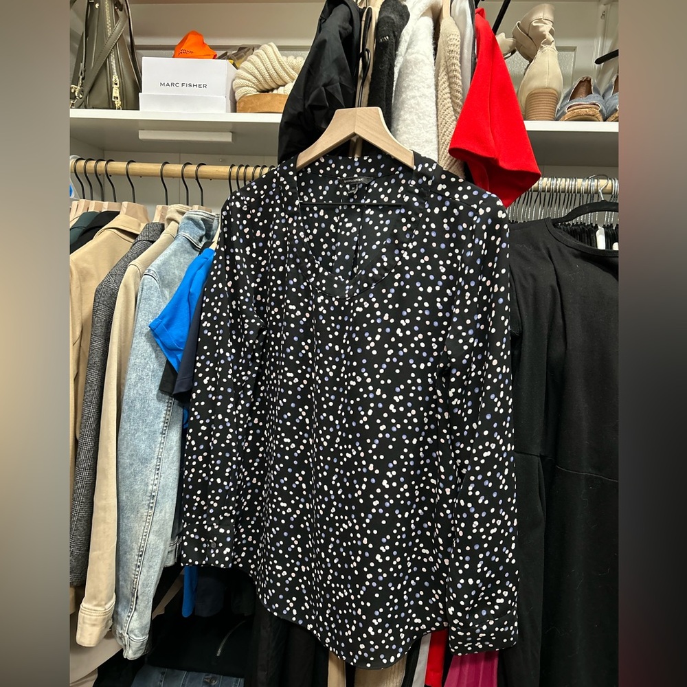 Banana Republic, size medium, polka dot blue and pink and white blouse ❤️❤️❤️
